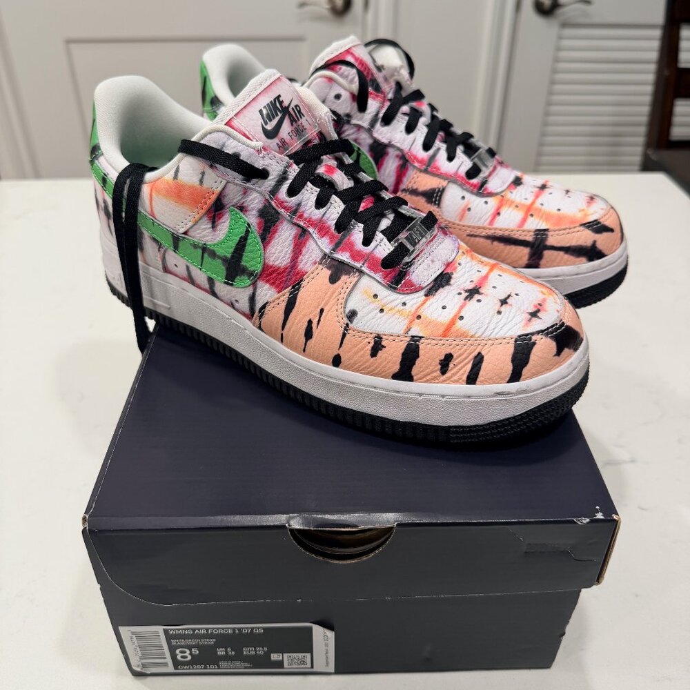 Women's 8.5 (US) Nike Air Force 1 '07 QS Sneakers